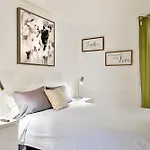 100 Meters To Subway - Montcalm Condos