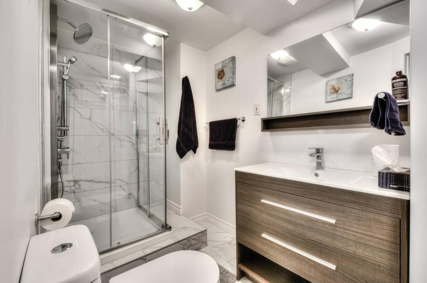 100 Meters To Subway - Montcalm Apartment *