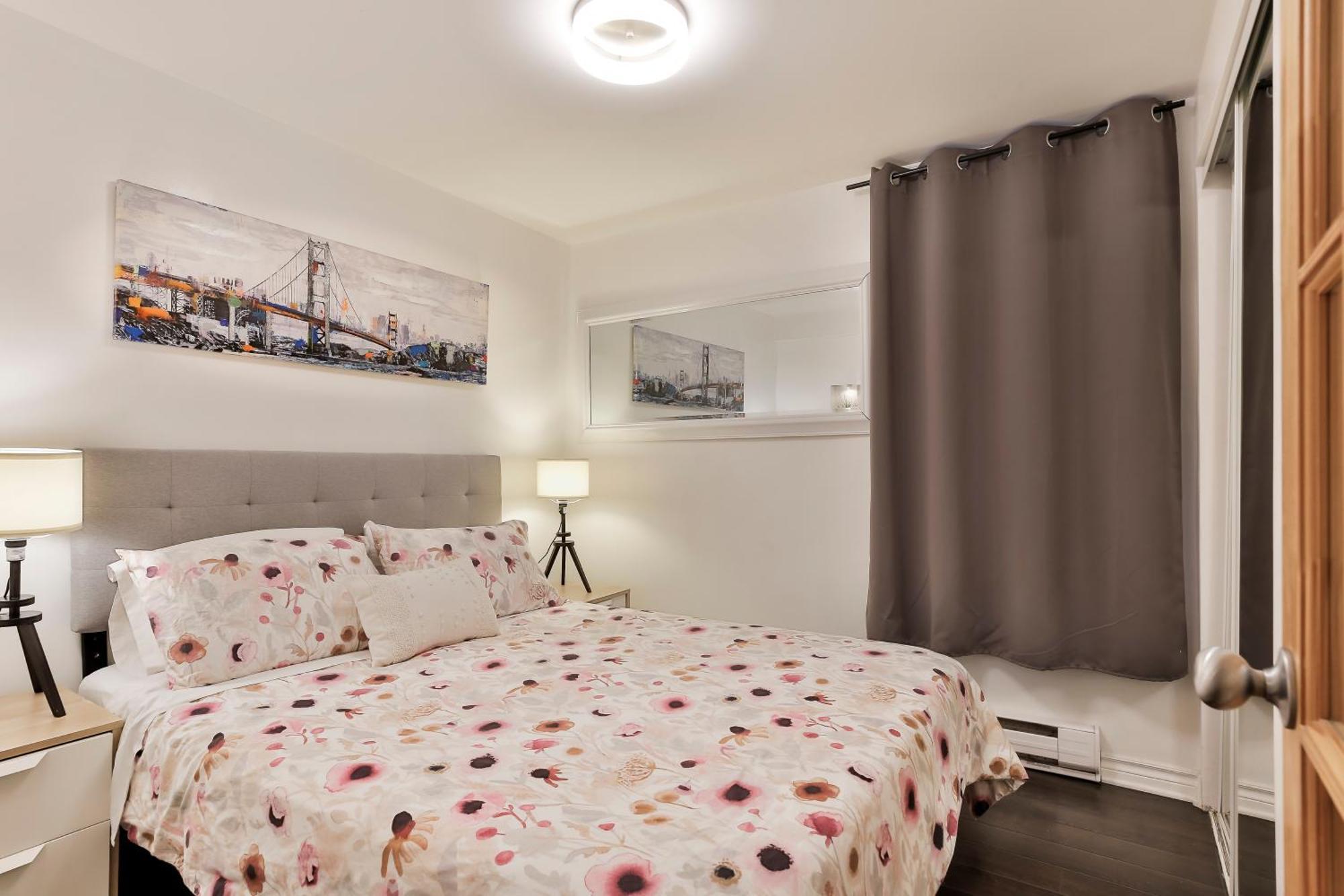 100 Meters To Subway - Montcalm Apartment