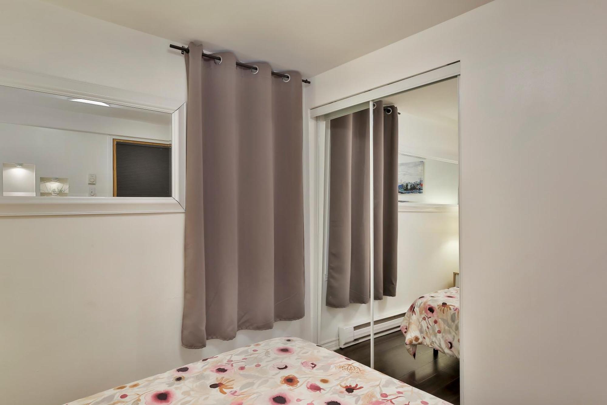 100 Meters To Subway - Montcalm Apartment Montreal