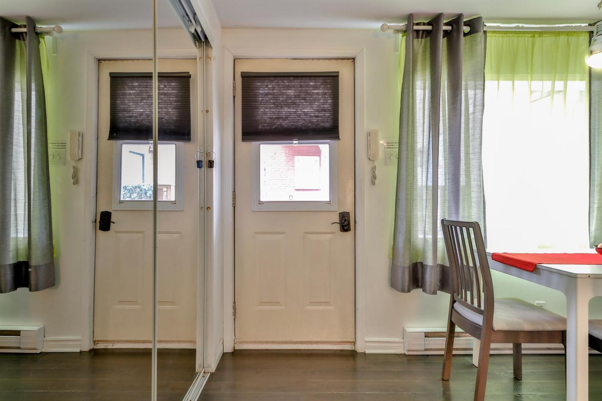 Apartment 100 Meters To Subway - Montcalm Montreal