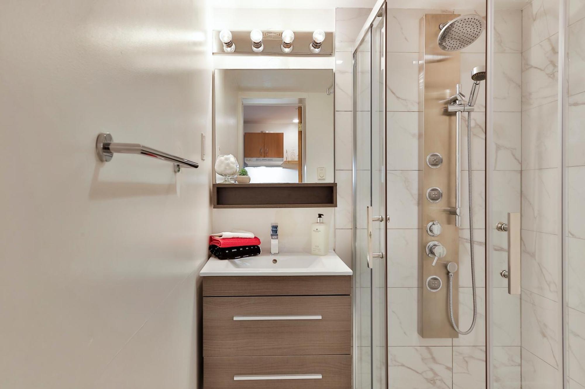 100 Meters To Metro Beaudry - Full - 1 Minute Walk To The Famous St Catherine Street - Montcalm Units *